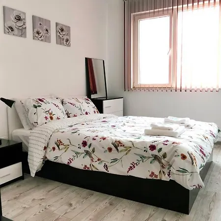 Modern & Bright 1bd Near Main Square *