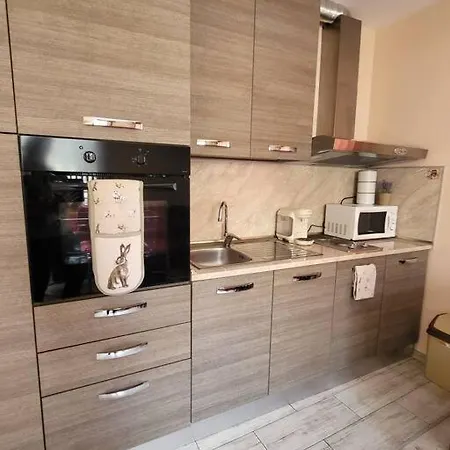 Modern & Bright 1bd Near Main Square *