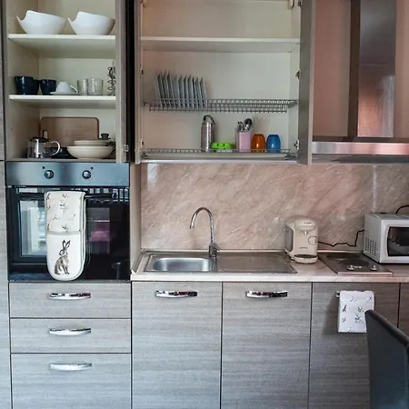 Modern & Bright 1bd Near Main Square Διαμέρισμα *