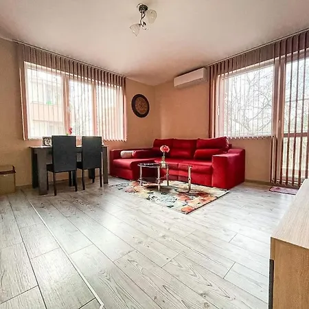Modern & Bright 1bd Near Main Square Daire *