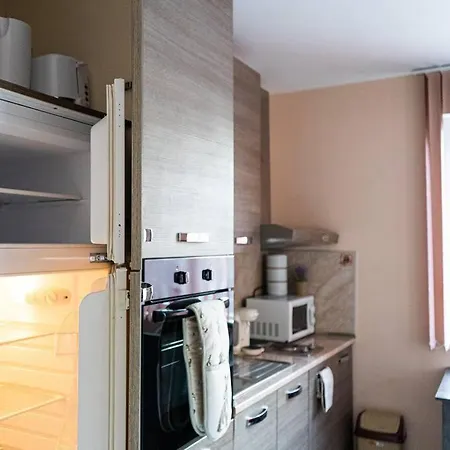 דירה Modern & Bright 1bd Near Main Square
