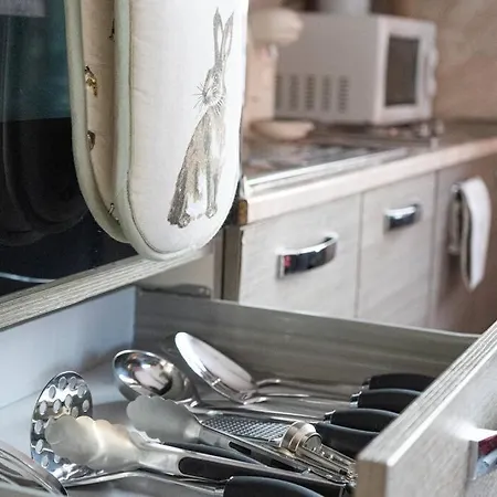 Modern & Bright 1bd Near Main Square Διαμέρισμα *