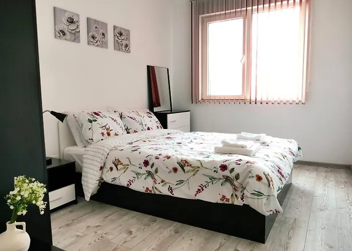 Modern & Bright 1bd Near Main Square *