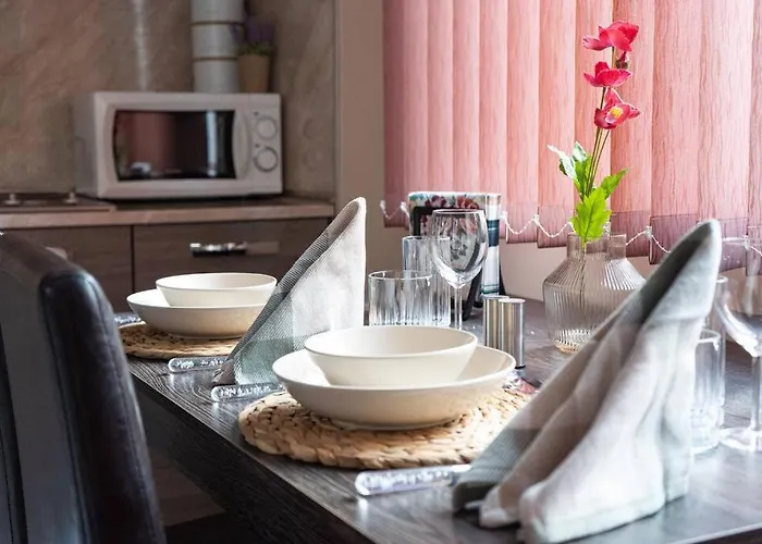 Modern & Bright 1bd Near Main Square アパート *