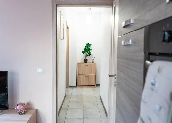 Modern & Bright 1bd Near Main Square アパート *